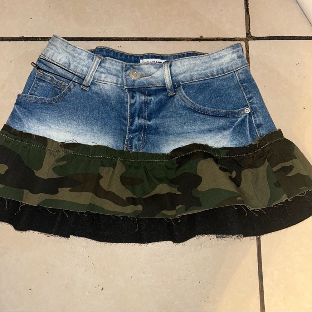 Fashion nova skirt - Picture 2 of 3